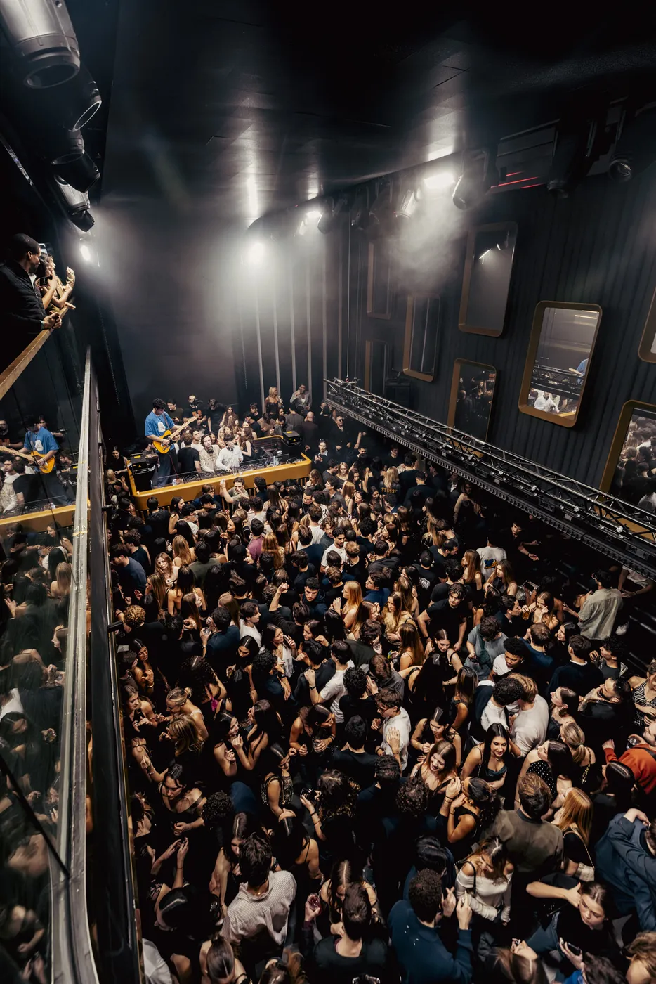 Live Guitar & DJ Set @ 77 London w/ Rendezvous